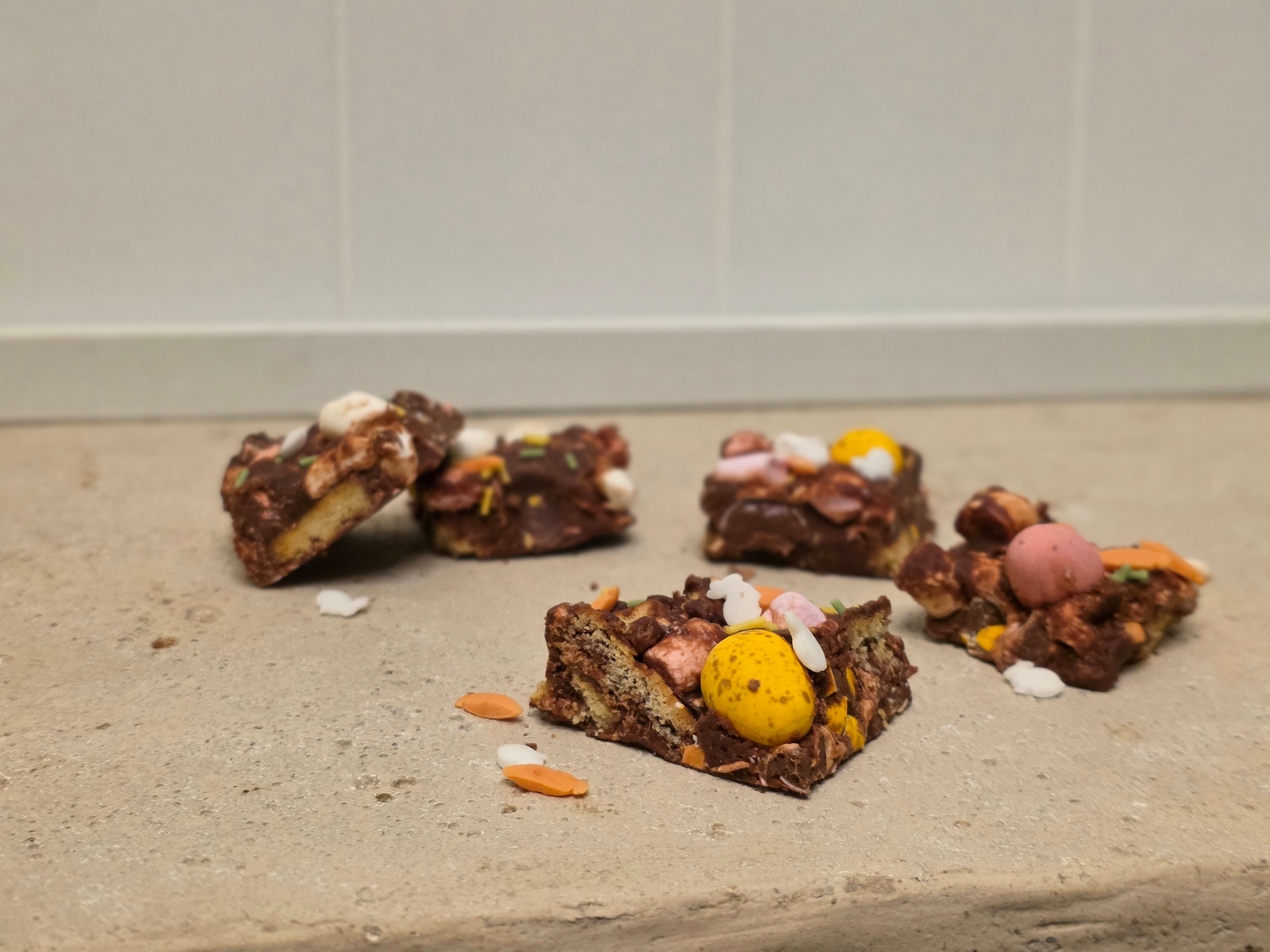 Easter Rocky Road Mix Jar with Cadbury Mini Eggs - Easter Baking Activity for Families - Seasonal Baking Gift - Lady Baker